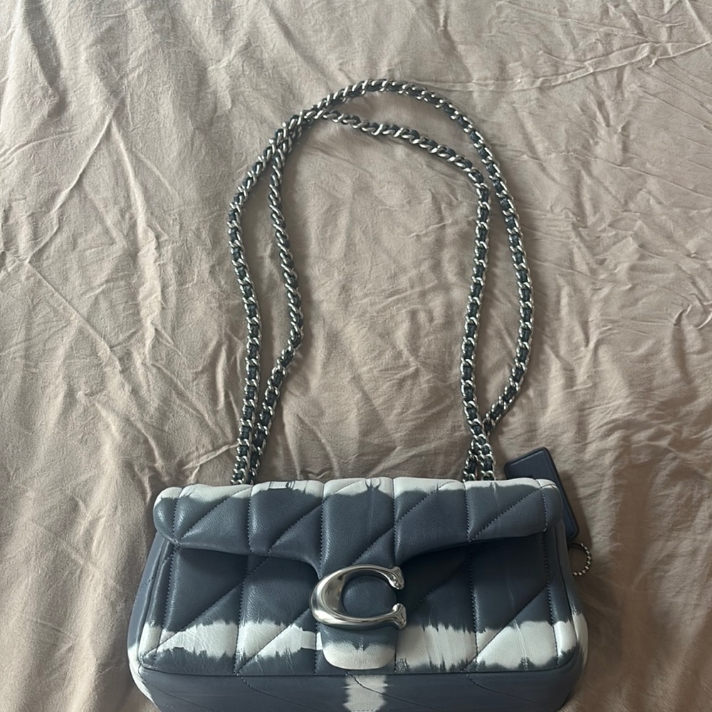 Coach Gray Shoulder Bag with Sleek Design